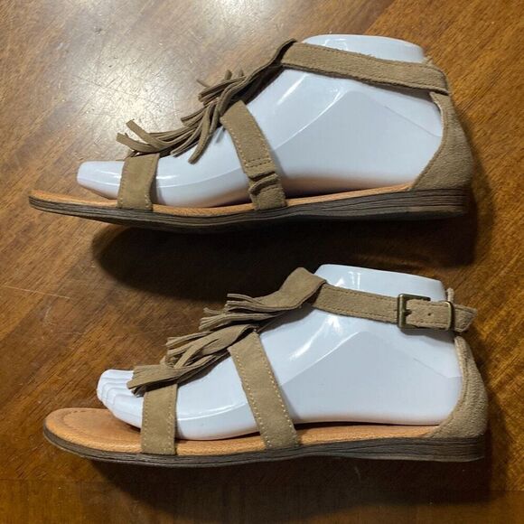 Minnetonka fringe flat taupe size 7 suede leather sandals - Picture 5 of 8